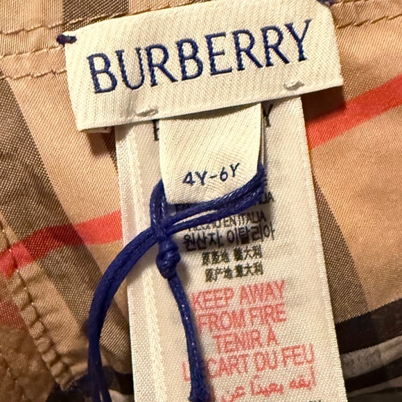Burberry Little Kid's Reversible Canvas Bucket Hat - Picture 9 of 10